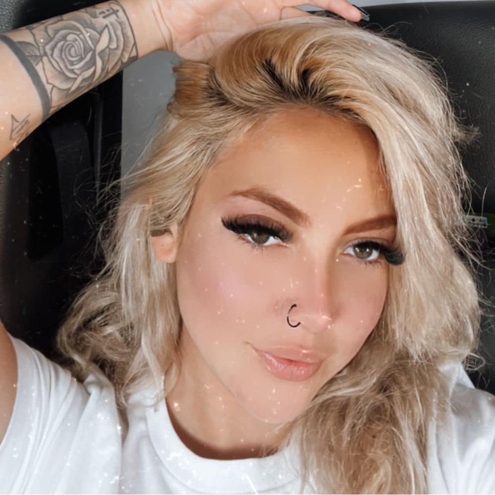 Meet your Posher, Monica